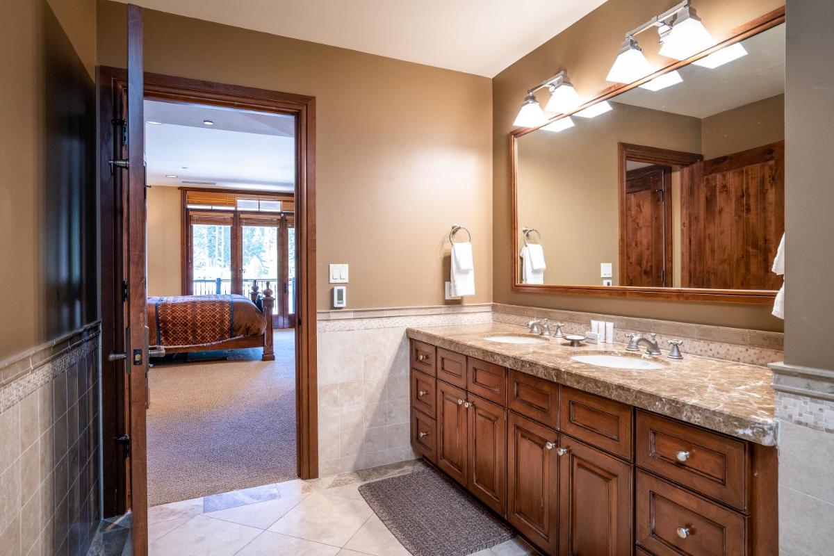 Reduce Rates w/ Skating Rink View in Northstar Village! Great Bear 404 - Housity