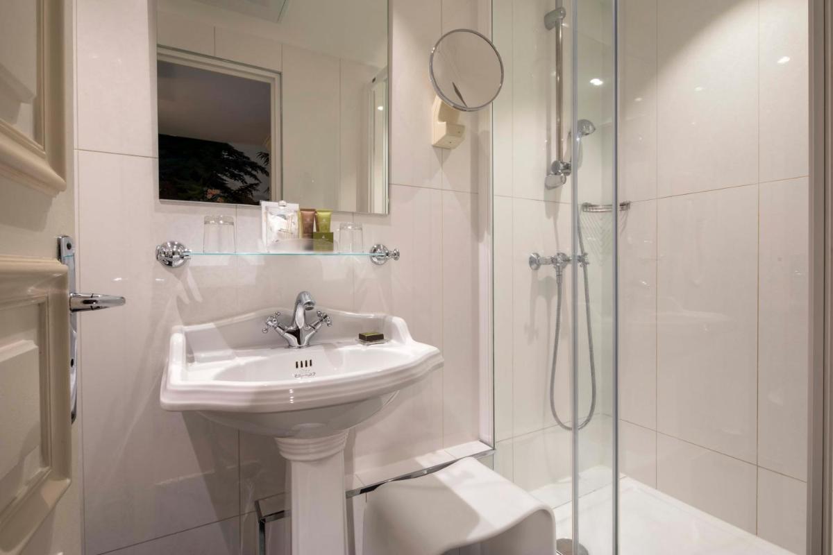 Salle de bains dans l'établissement Hotel & Spa Saint-Jacques