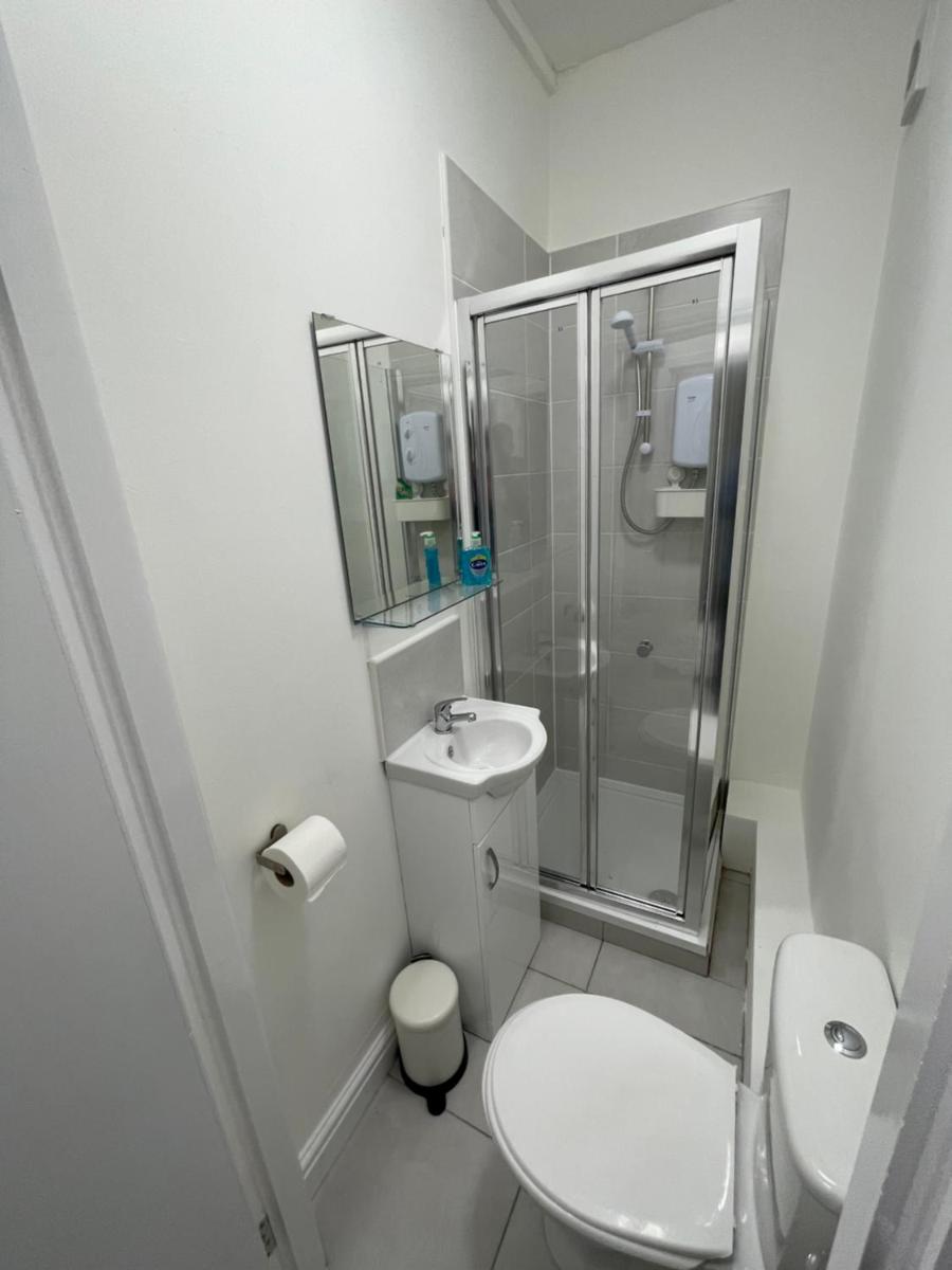 County serviced accommodation - Housity