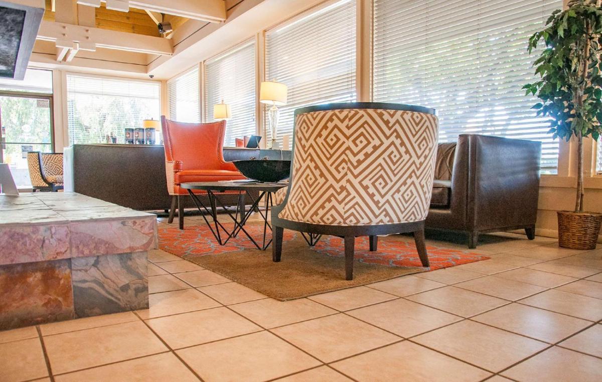 Best Western Village Inn - Housity