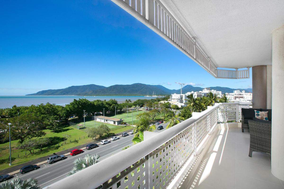 Cairns Luxury Seafront Apartment - Hizvo