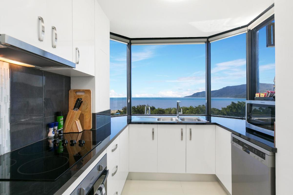 Cairns Luxury Seafront Apartment - Hizvo