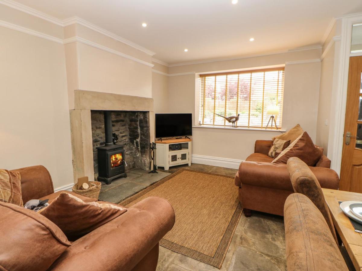 1 Meadow View - Housity