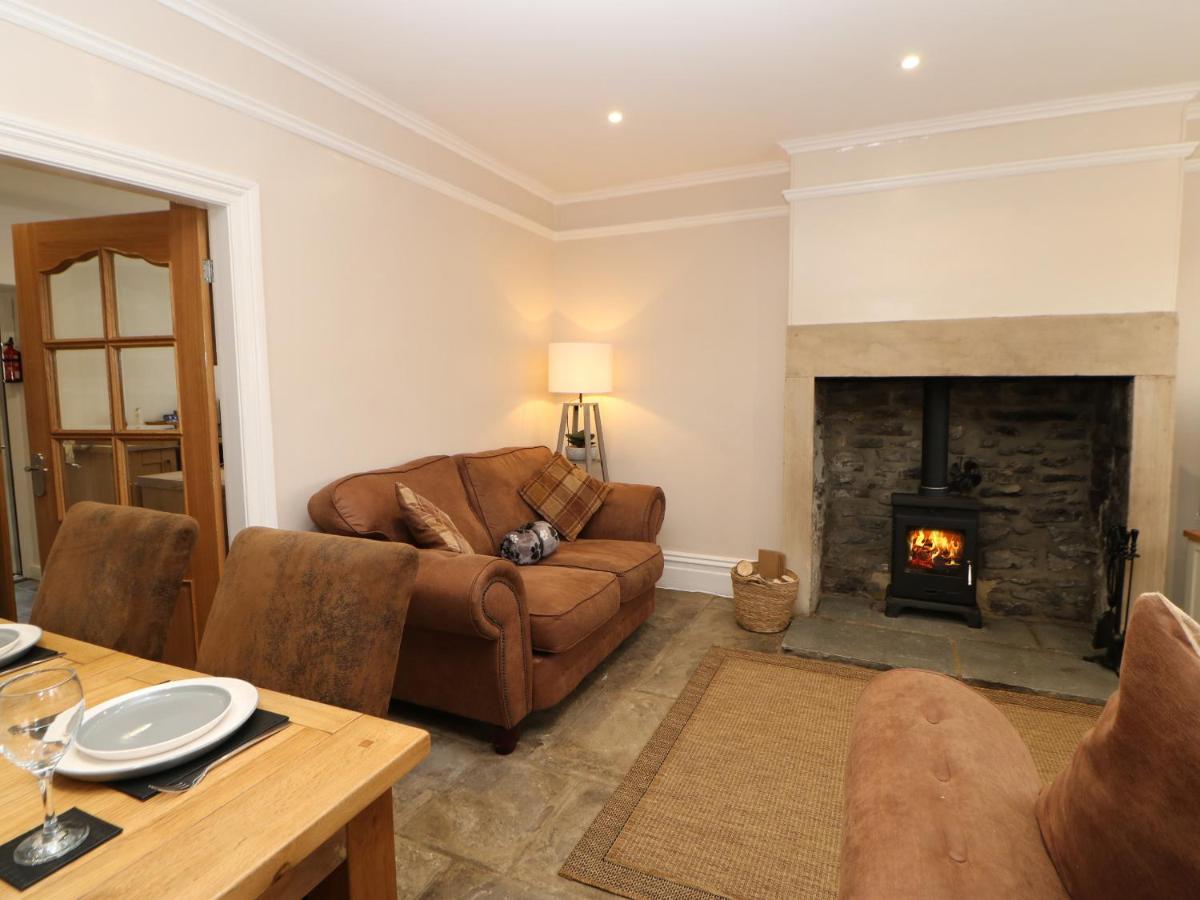 1 Meadow View - Housity