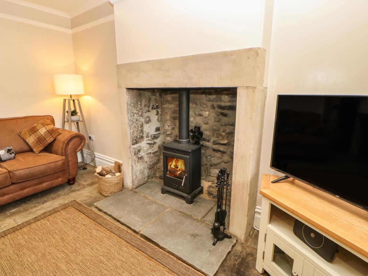 1 Meadow View - Housity
