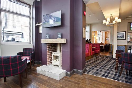 The Dickens Bar & Inn - Housity