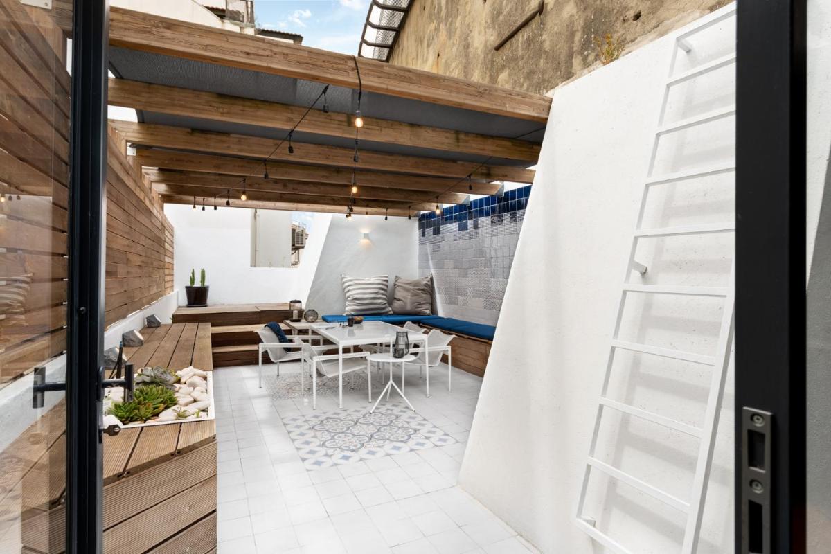 ALTIDO Stunning View 2BR Stylish Apartment with huge terrace by Elevador da Bica, in Santa Catarina - Housity