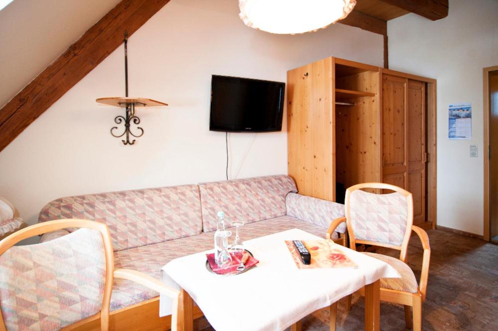 Hotel Gasthof zur Post - Housity