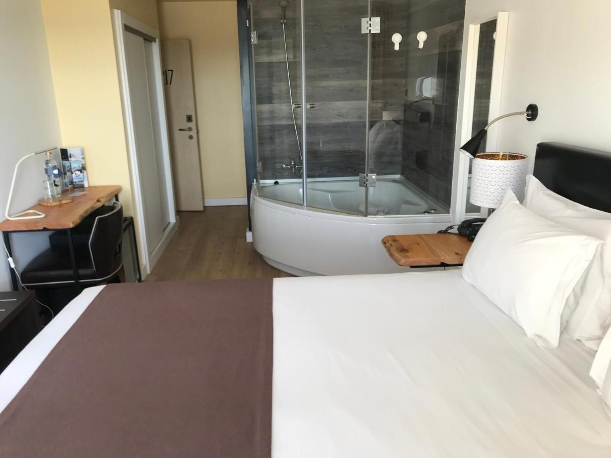 Uma cama ou camas num quarto em Promar - Eco Beach & Spa Hotel