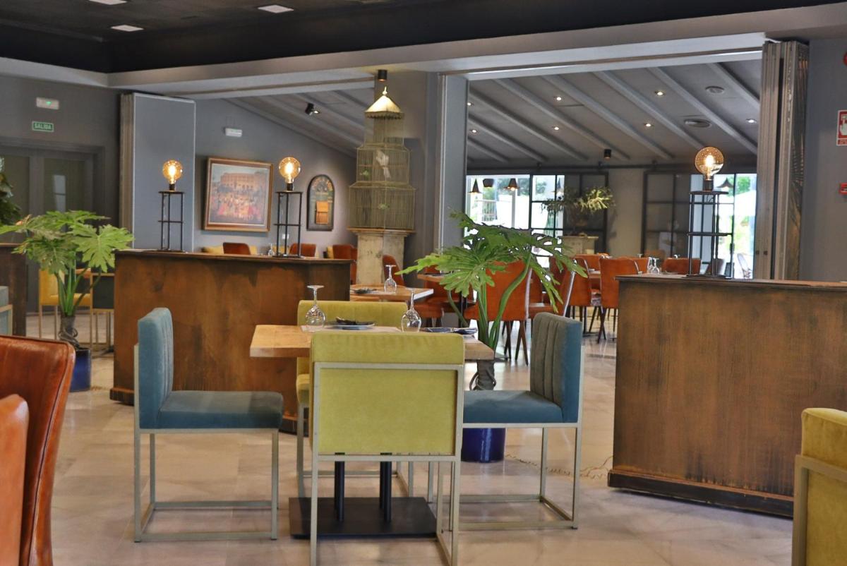 Un restaurante o sitio para comer en Hotel Jerez & Spa