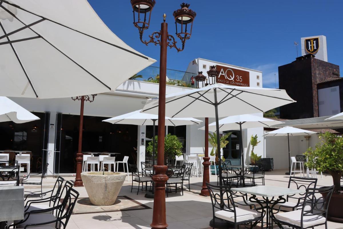 Un restaurante o sitio para comer en Hotel Jerez & Spa