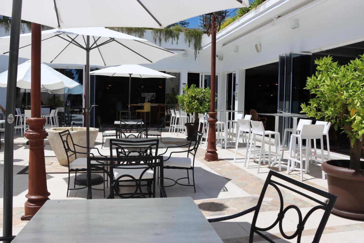 Un restaurante o sitio para comer en Hotel Jerez & Spa