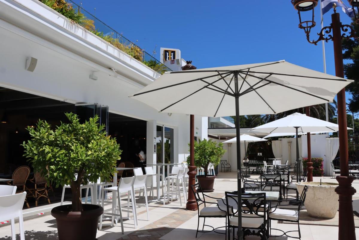 Un restaurante o sitio para comer en Hotel Jerez & Spa