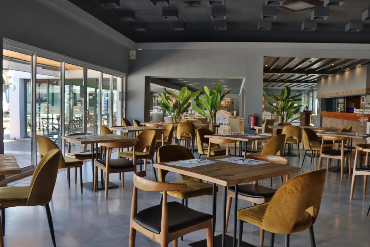 Un restaurante o sitio para comer en Hotel Jerez & Spa