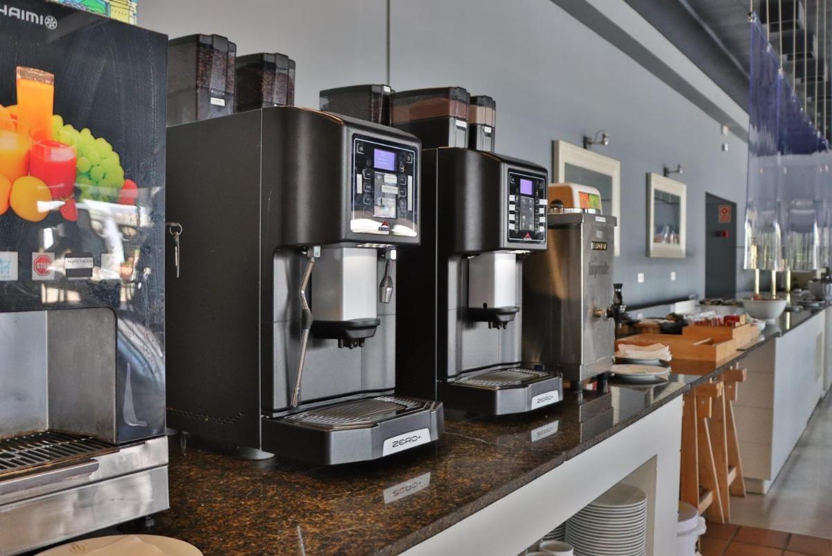 Utensilios para hacer té y café en Hotel Jerez & Spa