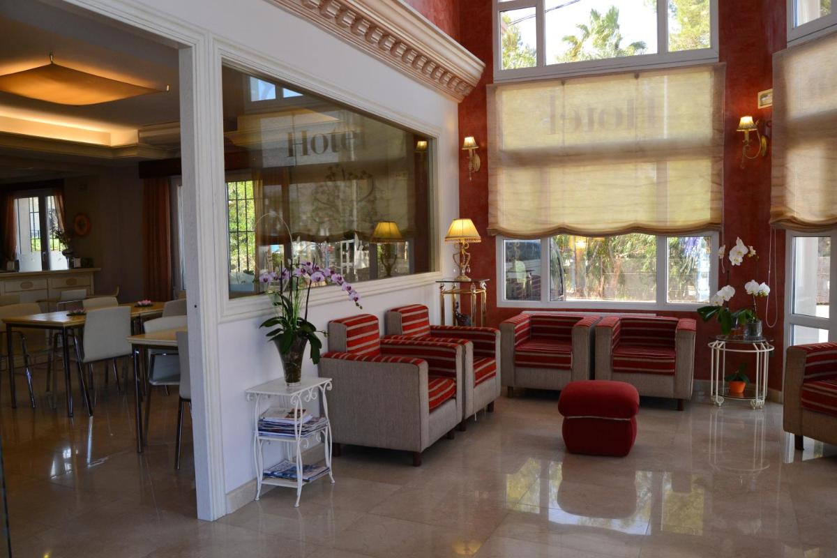 Hotel Versalles - Housity