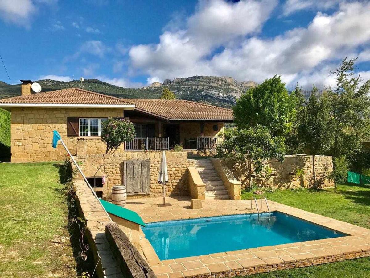 SagastiEnea Villa con Piscina y Tenis en la Rioja - Housity