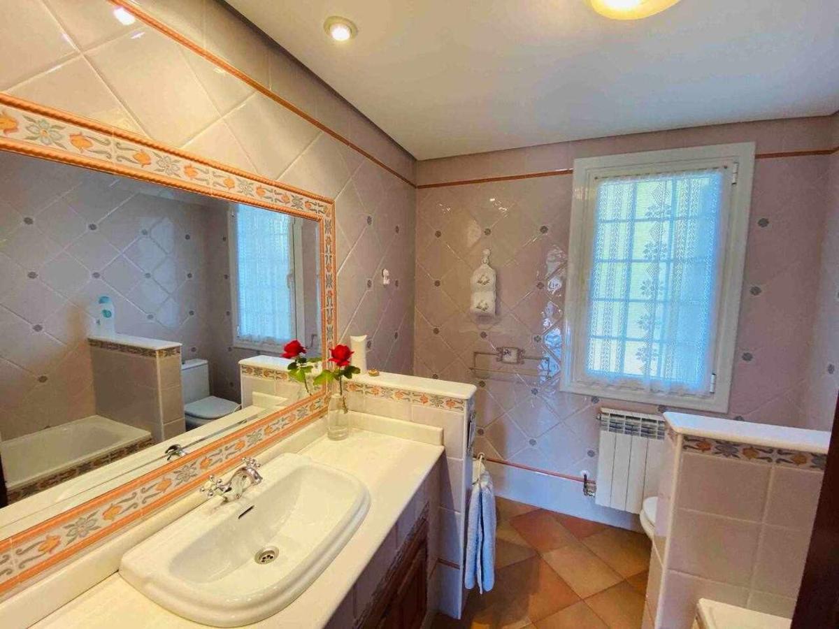 SagastiEnea Villa con Piscina y Tenis en la Rioja - Housity