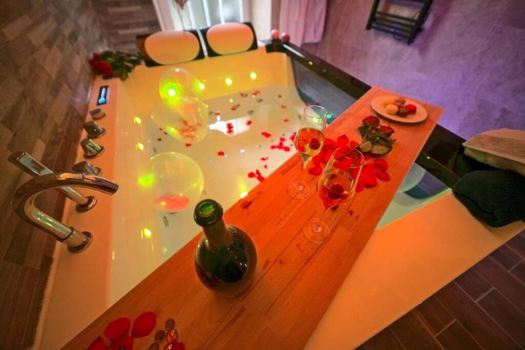 Arty room JACCUZI & SPA CENTRE VILLE HAUT DE GAMME - Hizvo