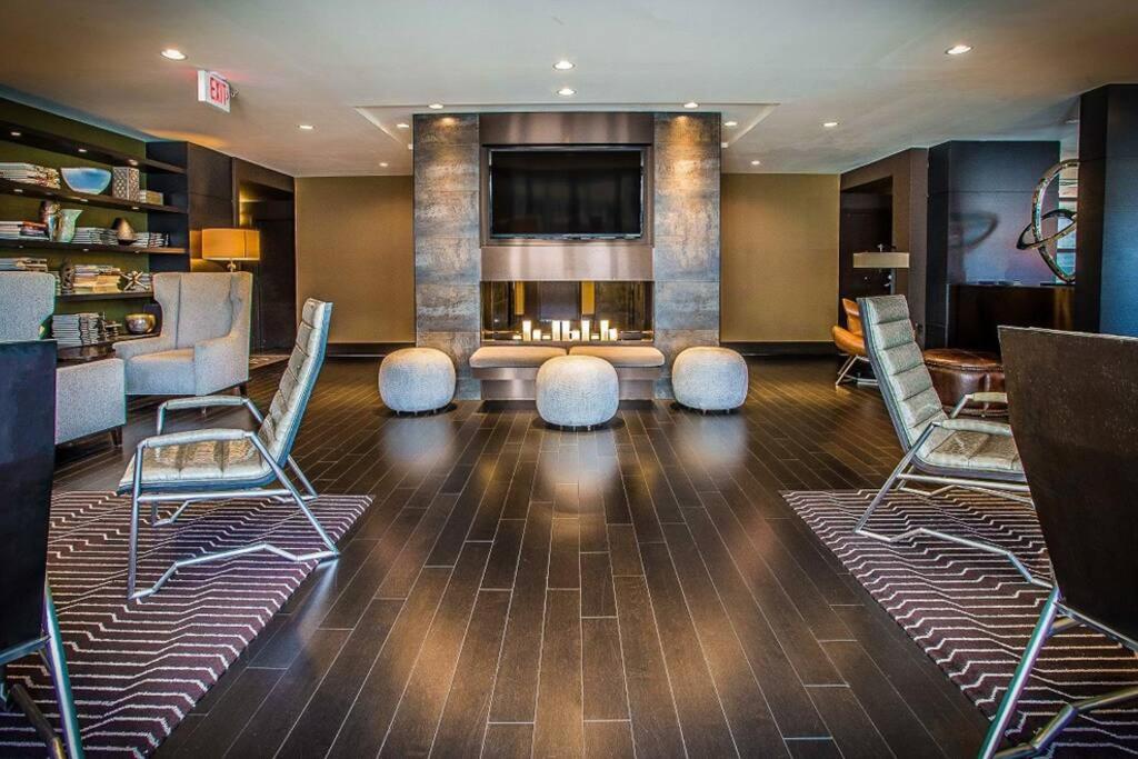 LUXURY D.C. 1Br APT w/Rooftop Pool in SOUTHWEST Waterfront - Housity