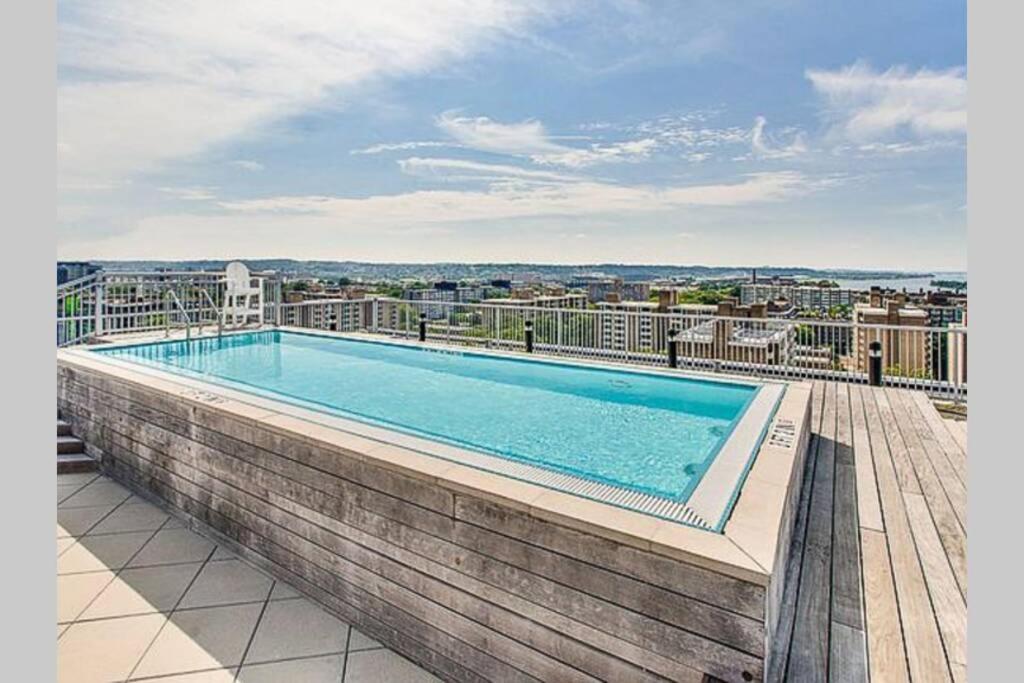 LUXURY D.C. 1Br APT w/Rooftop Pool in SOUTHWEST Waterfront - Housity