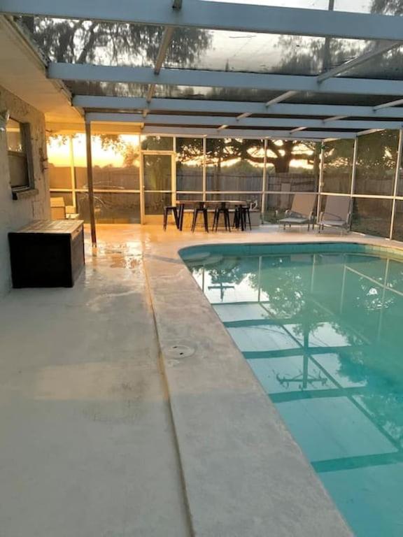Horizon Oasis Pool Home Double Master - Housity