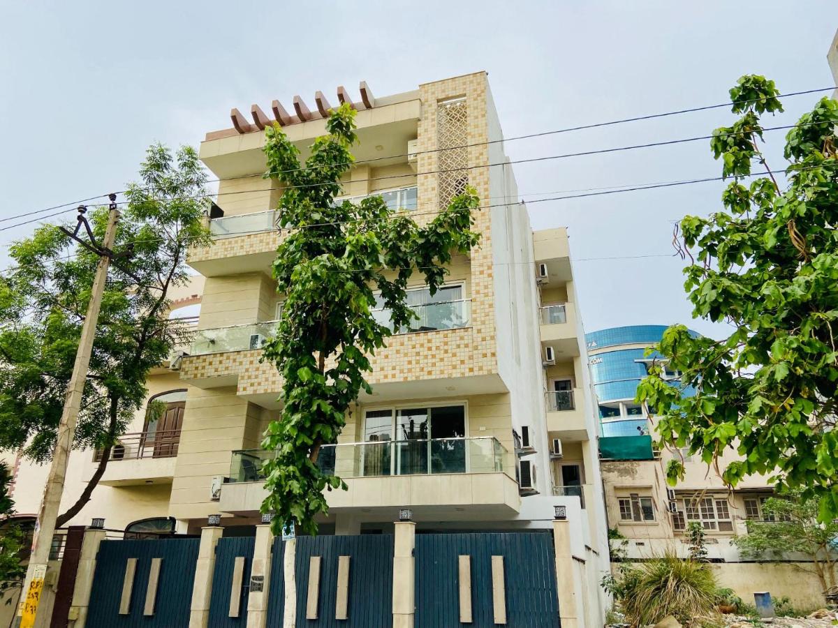 Suitetrails - BluO Studio DLF CyberCity - Kitchen, Balcony, Lift