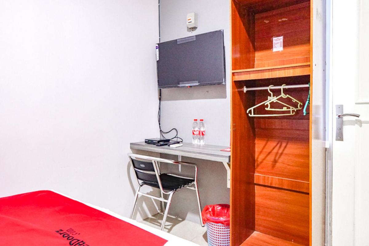 RedDoorz @ Citraland Surabaya - Housity