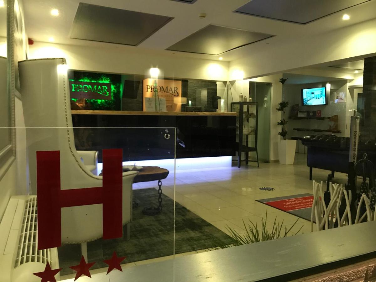 Uma televisão e/ou sistema de entretenimento em Promar - Eco Beach & Spa Hotel