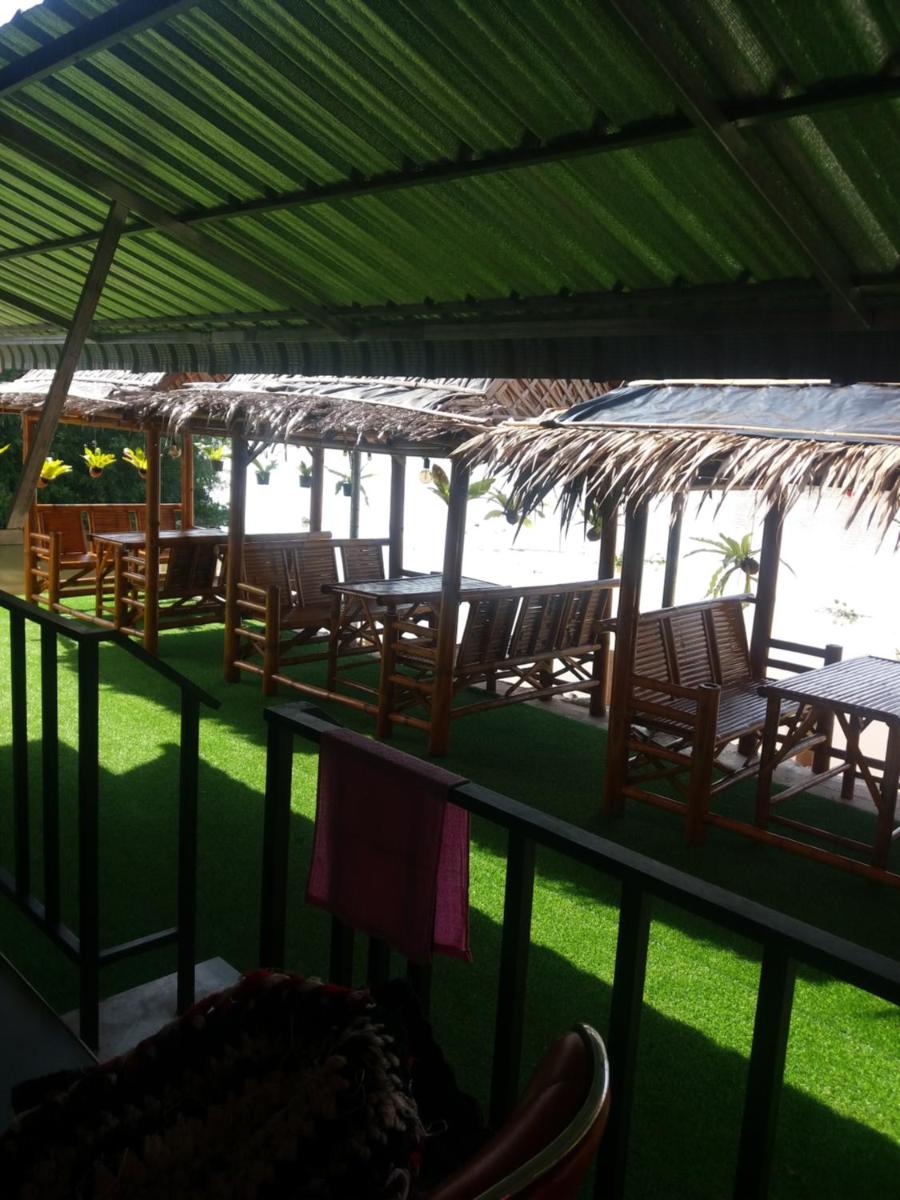 Boat house marina restaraunt and homestay - Housity