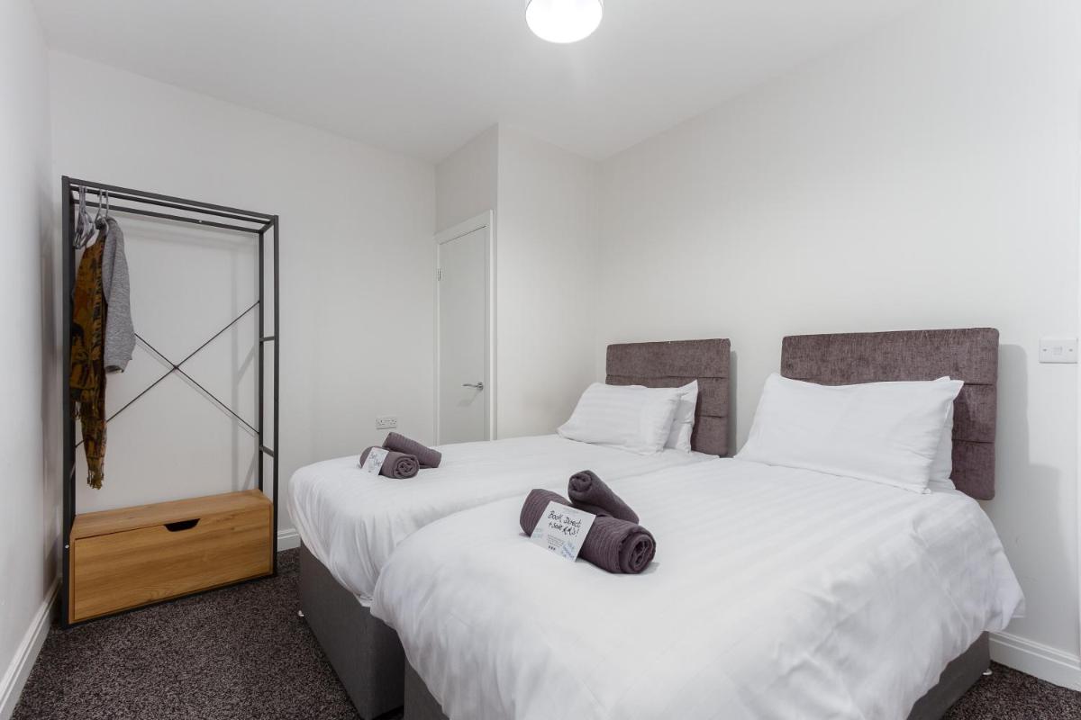 Kings Court Modern Aparthotel, Town Centre - Blackpool Resort Collection - Housity
