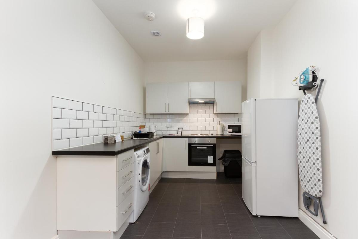 Kings Court Modern Aparthotel, Town Centre - Blackpool Resort Collection - Housity