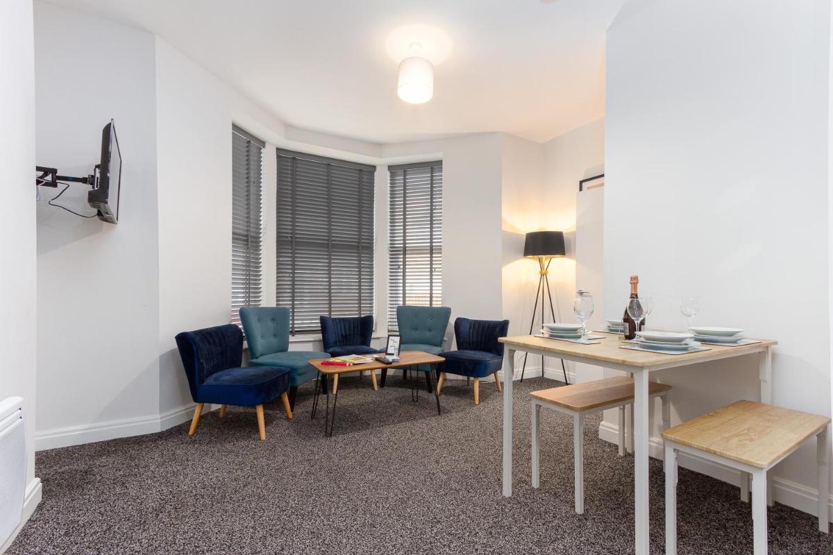 Kings Court Modern Aparthotel, Town Centre - Blackpool Resort Collection - Housity
