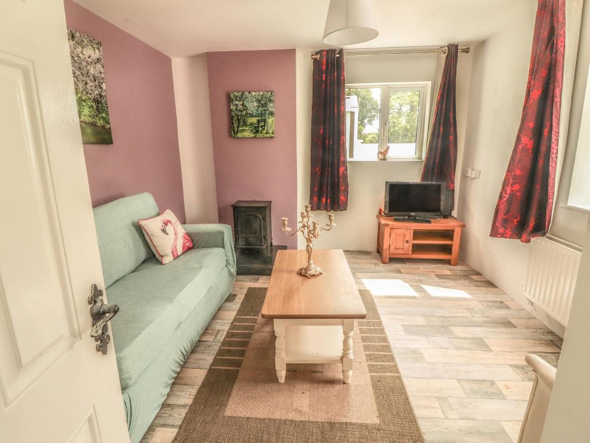 The Old Farmhouse - Housity