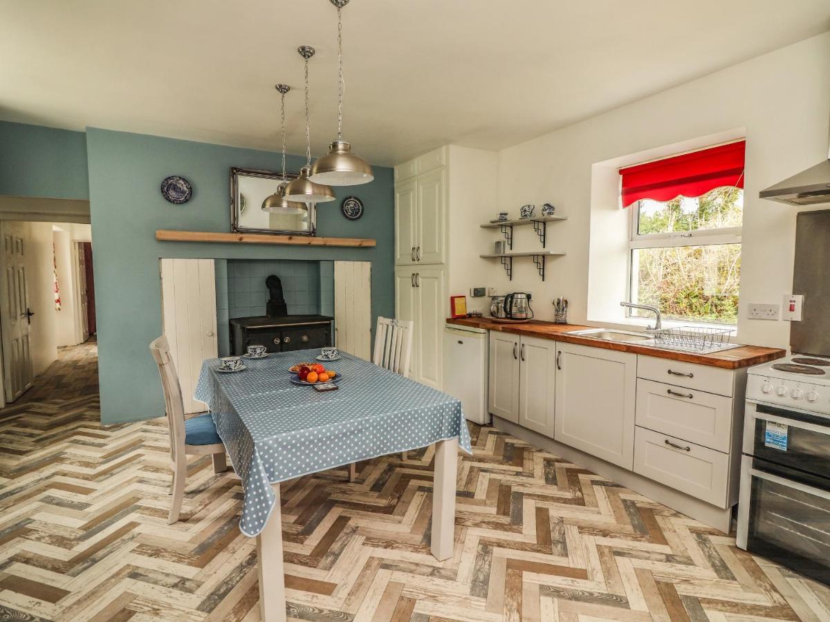 The Old Farmhouse - Housity