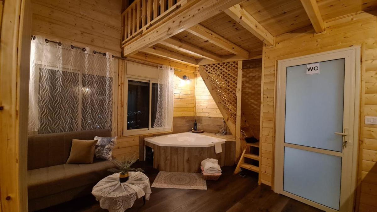Vida Bhermon 1, one wood Cabin - Housity