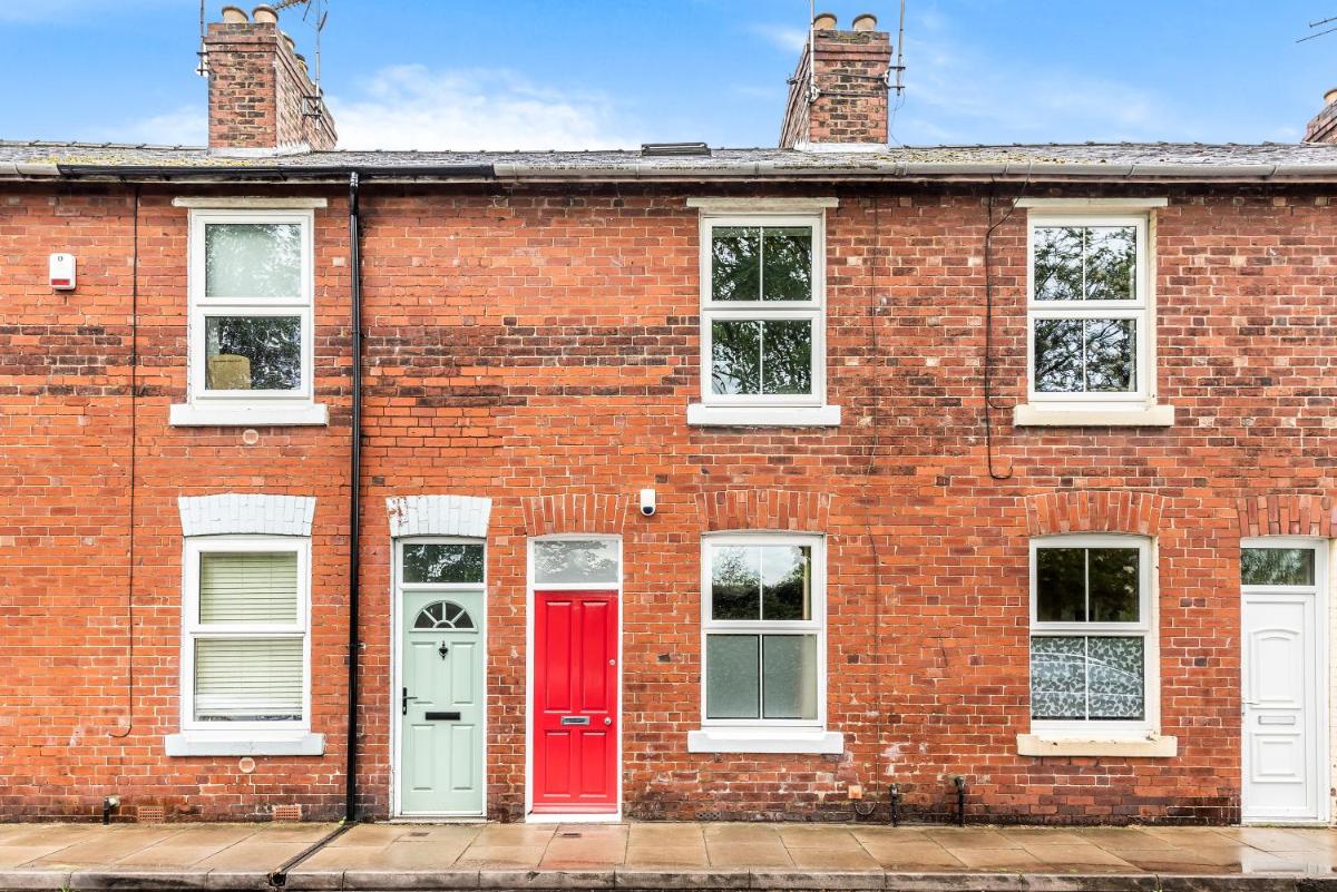 The Map House - 2 bed cottage close to racecourse - Housity