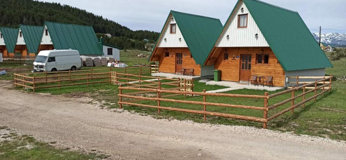 Family Houses Pleme - Housity