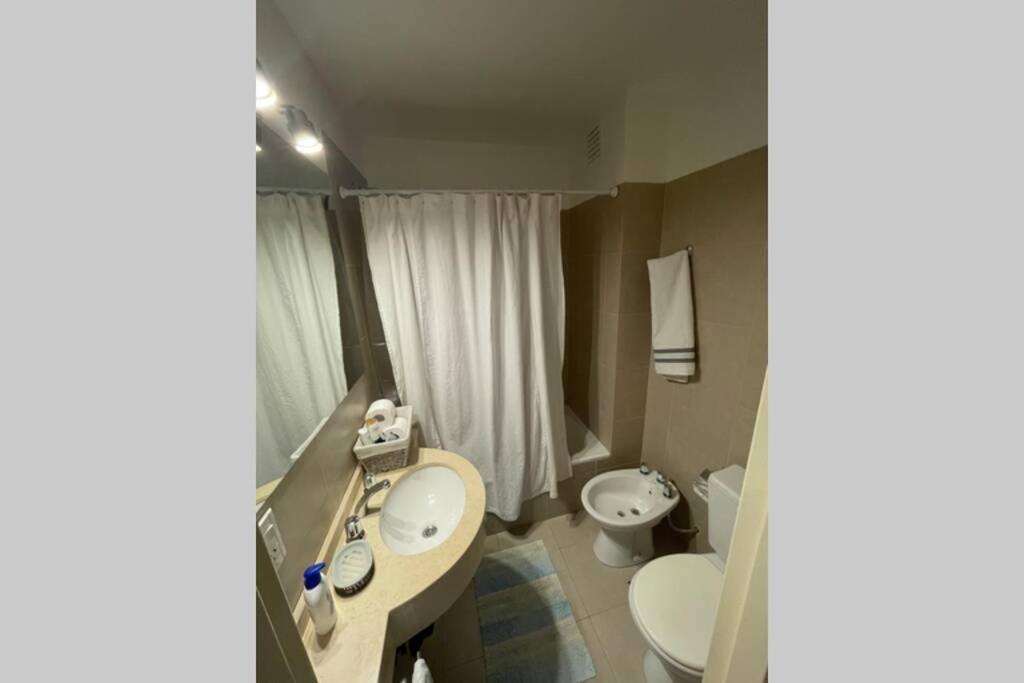 Confortable estudio con vista al Rio Parana. - Housity