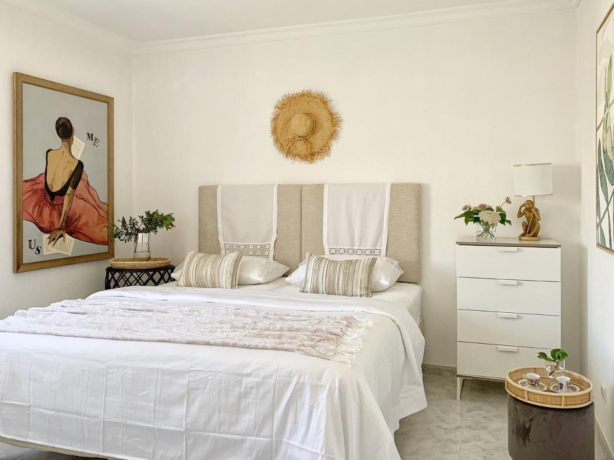 Stylish 3 Bedroom Apartment close to the Beach - Hizvo
