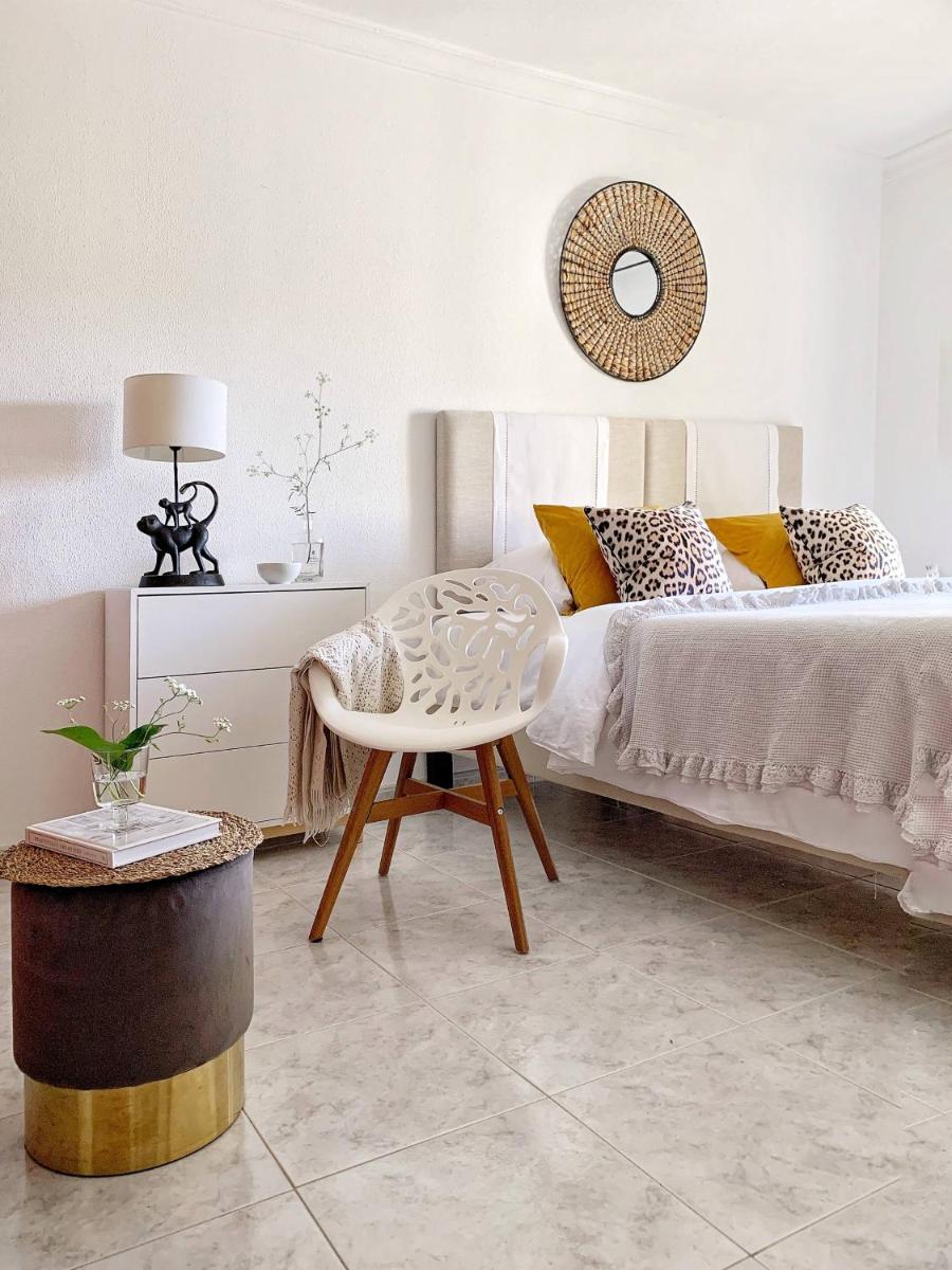 Stylish 3 Bedroom Apartment close to the Beach - Hizvo
