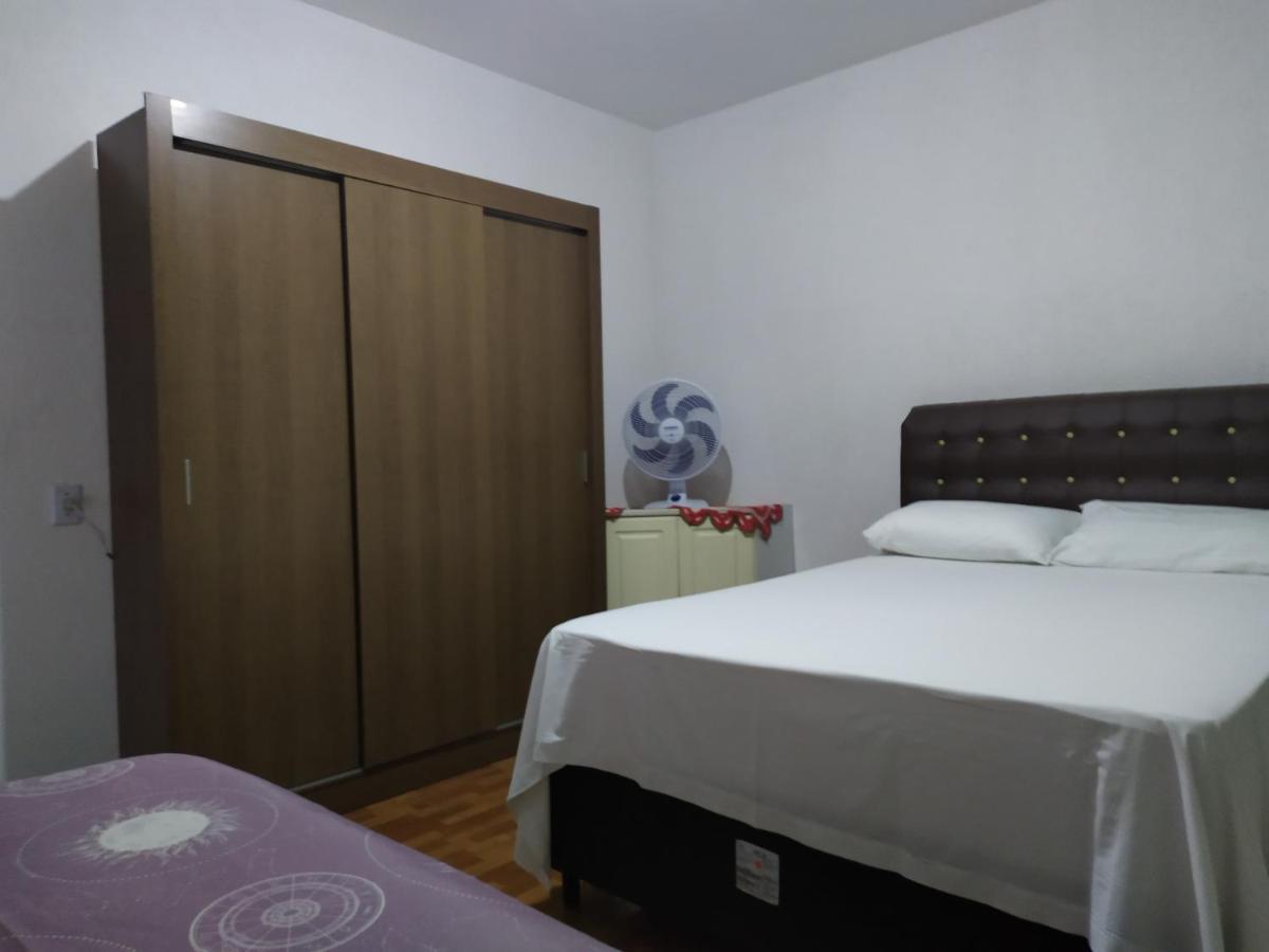Quarto duplo aconchegante com banheiro privativo - Housity