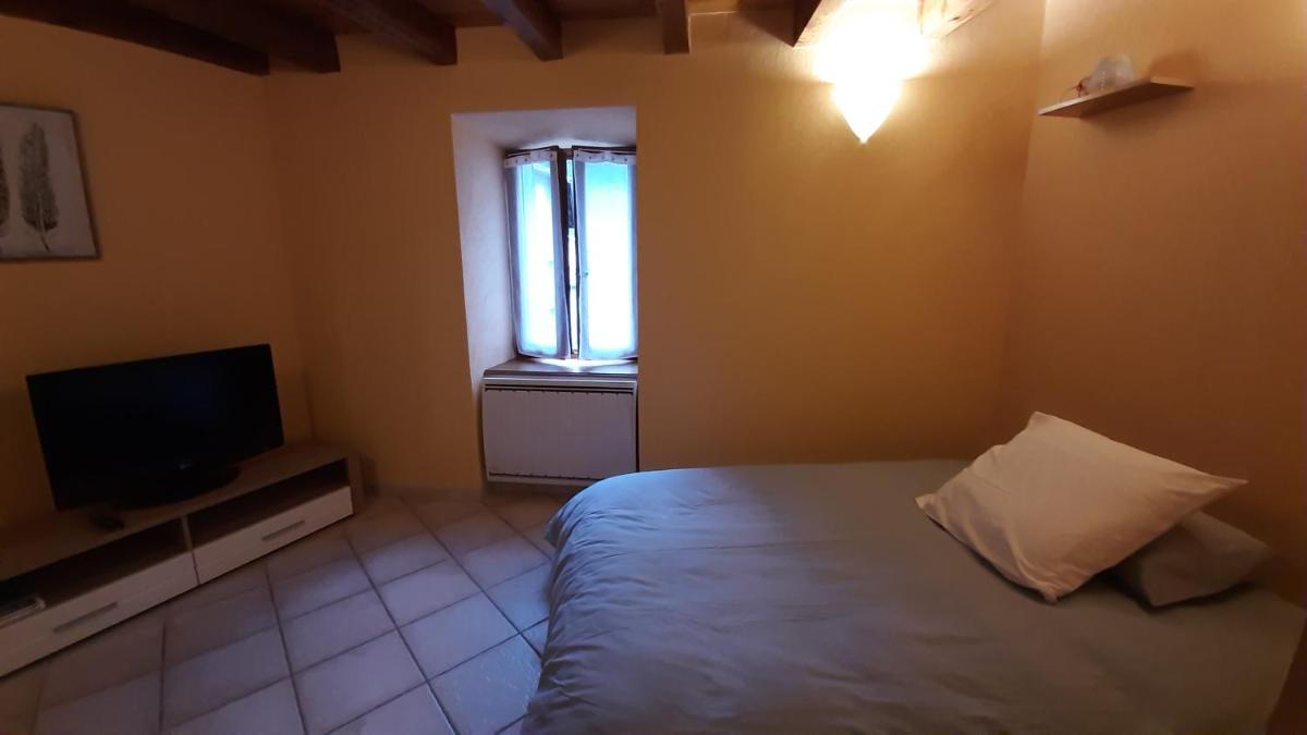 Petite maison de village située entre lacs, cascades et montagnes - Housity