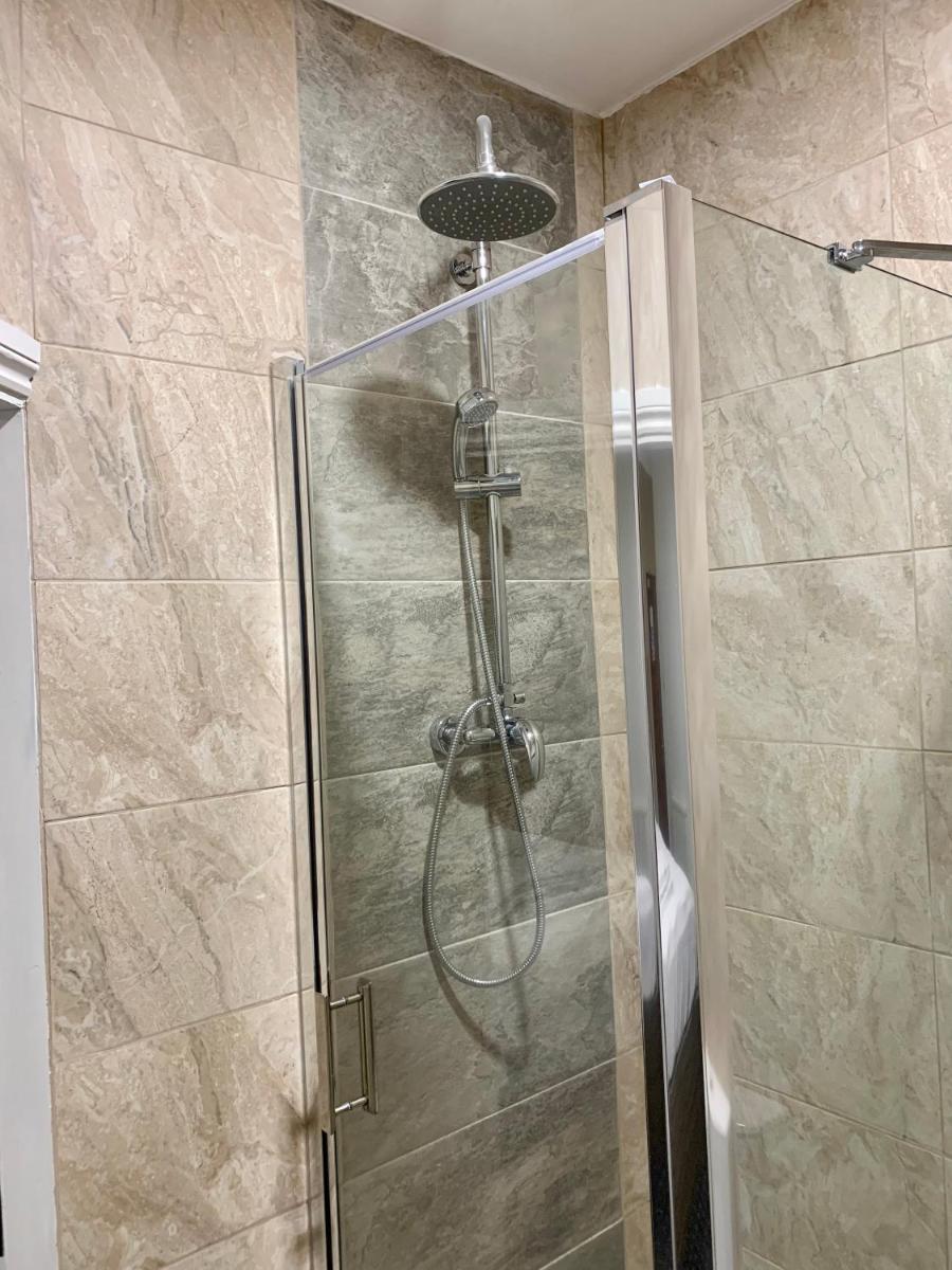 De Regency Style Hotel - Housity