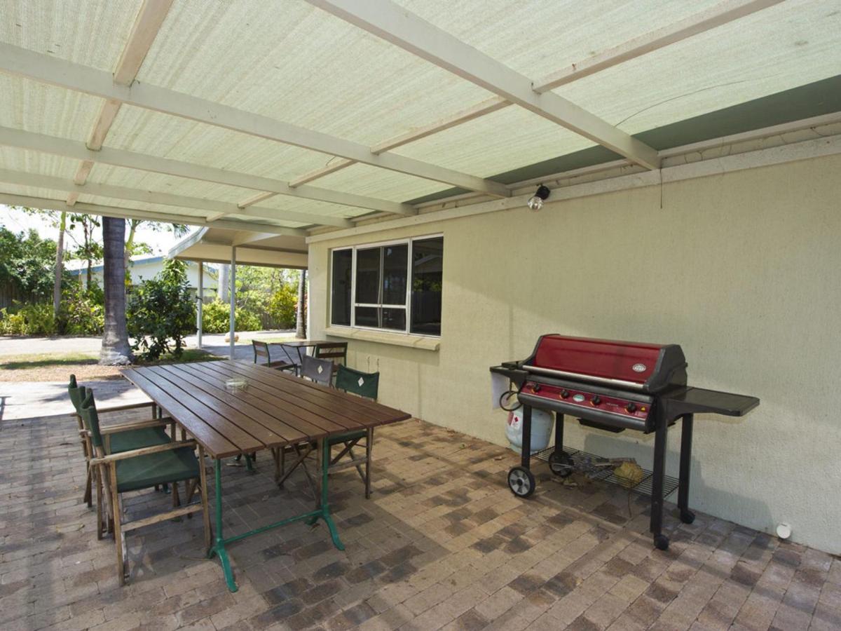 Johns Tropical Island Home - Housity