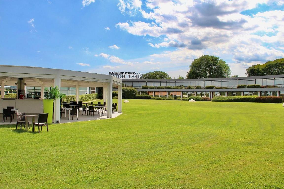 Hotel Viest - Housity