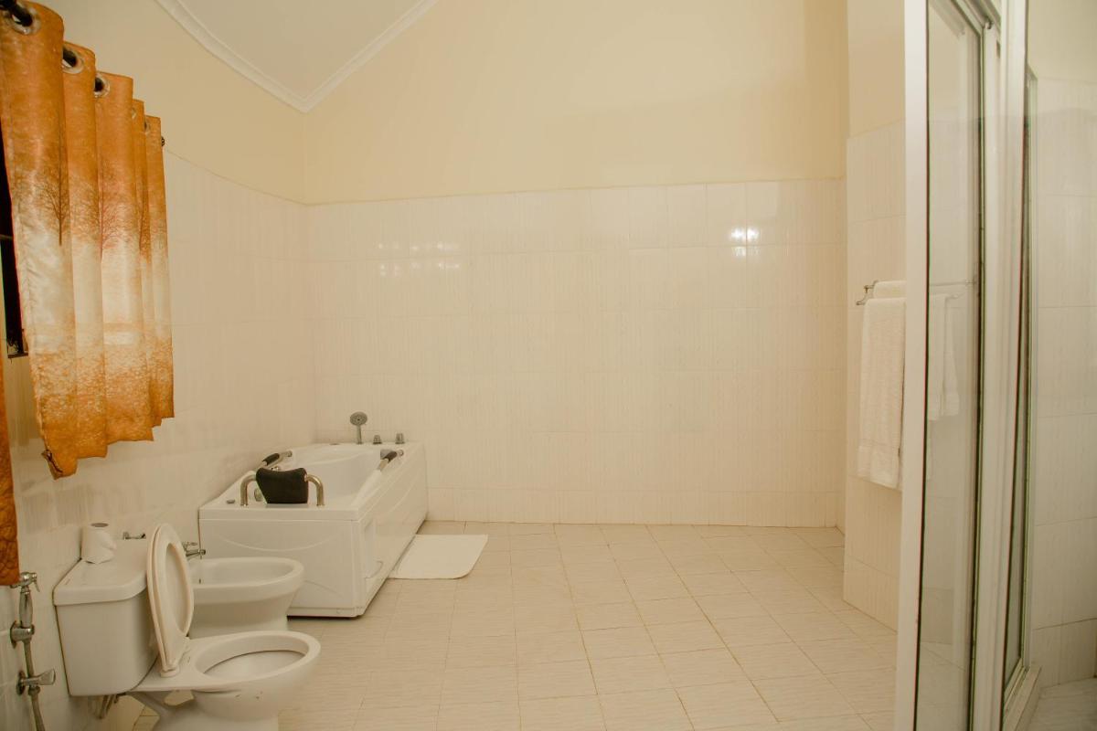 A1 Hotel and Resort - Housity