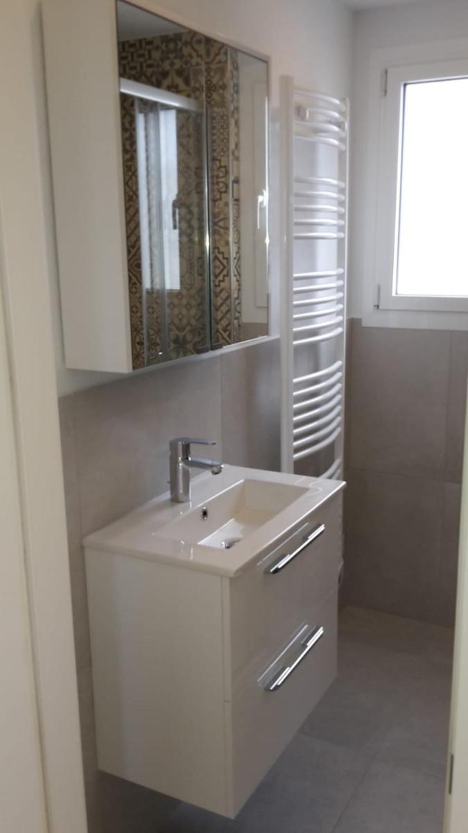DAVANT MAR - Apartamento con terraza a pie de playa - Housity
