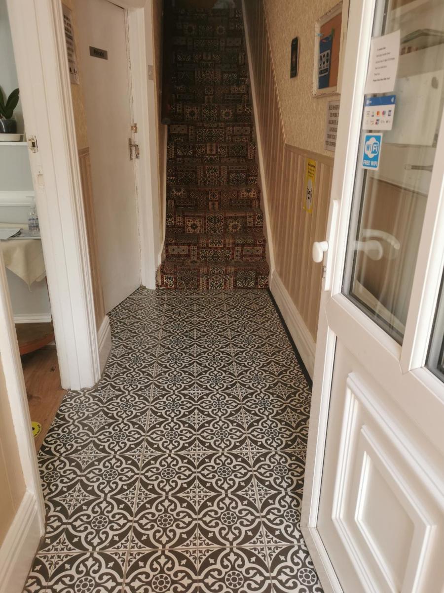 Leeds House Guest House - Housity