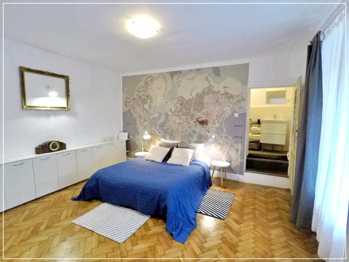 Fifty shades of travel - Housity